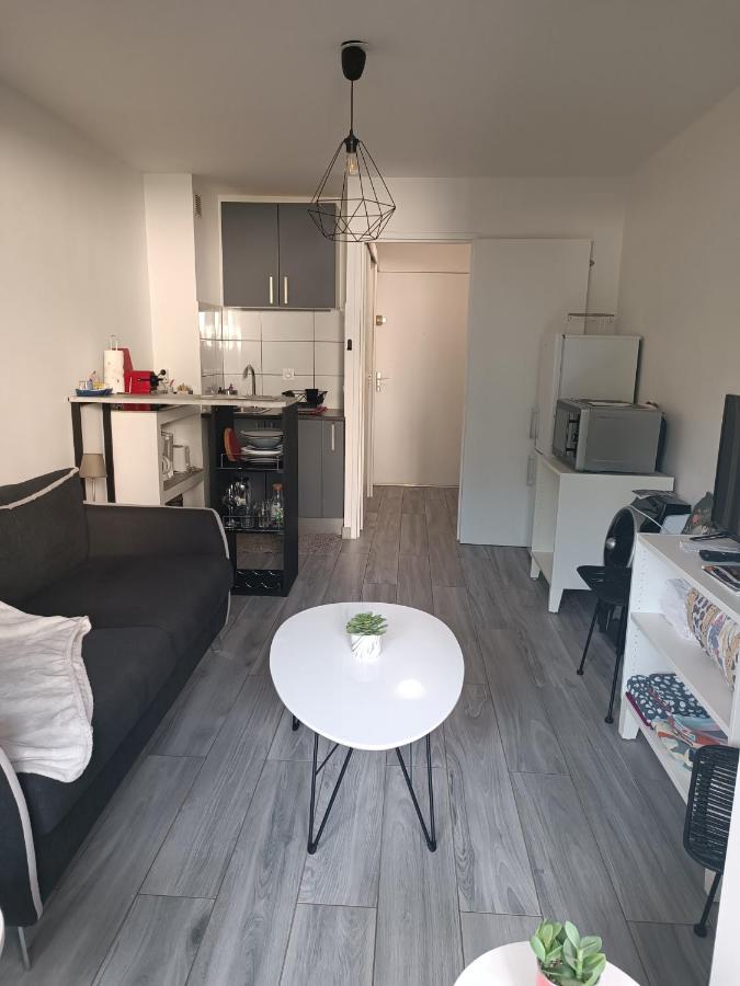 Joli studio res au calme en rez de jardin à Bandol. Esterno foto